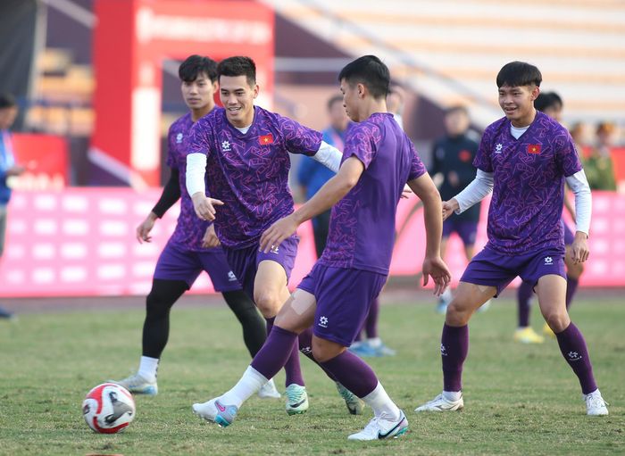 Ngoài Văn Toàn khả năng nghỉ hết ASEAN Cup, HLV Kim Sang Sik có thể sử dụng đội hình mạnh nhất tiếp đón Singapore.